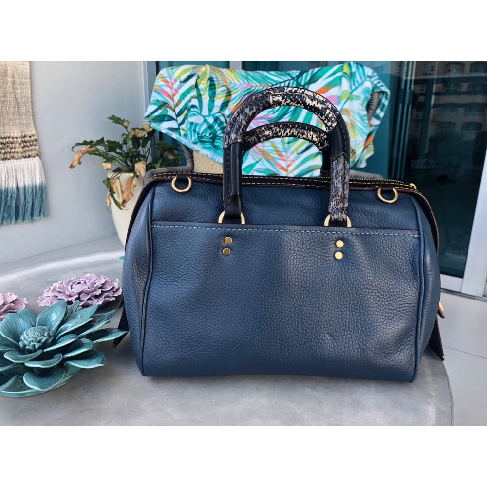 Beautiful 🌼COACH🌼 bag